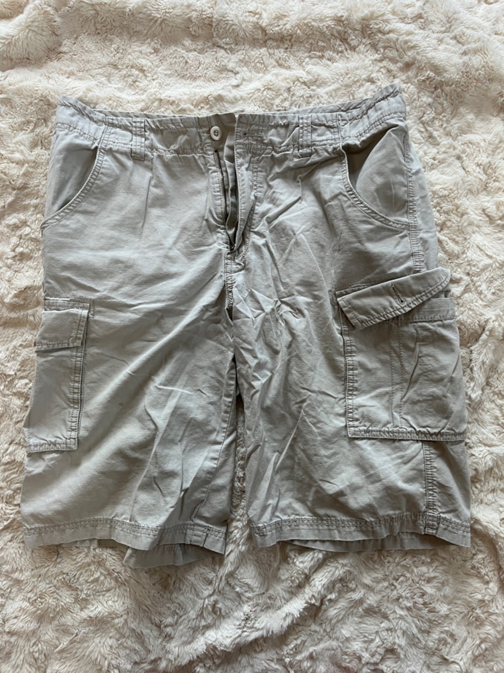 Calvin Klein Jeans Men's Cargo Shorts - Light Gray